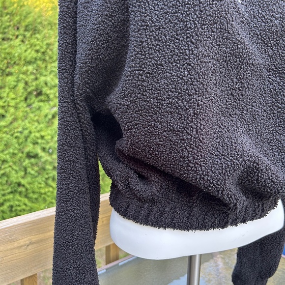 Icône⎪Black Quarter Zip Plush Sweater - Picture 5 of 10